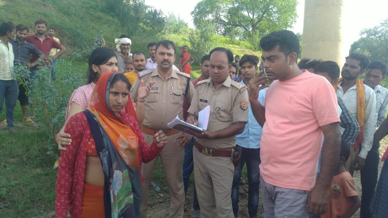 Woman jumps in Betwa river due to domestic dispute, swimmers saved