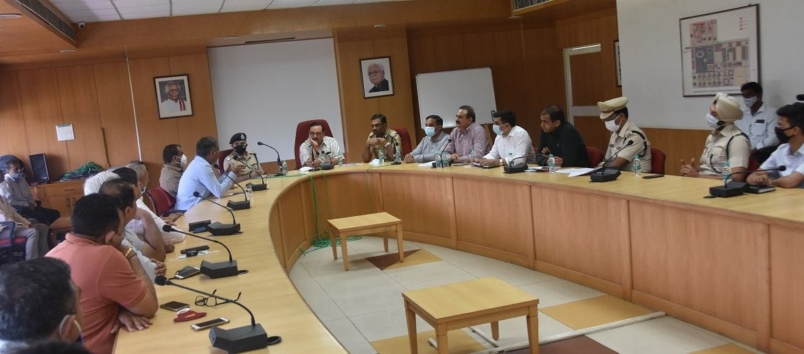 If the farmers did not reach, then the committee of the government returned after meeting the industrialists