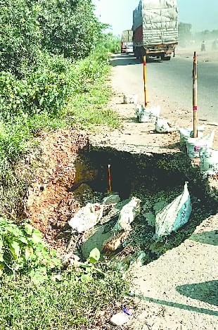Bareilly-Sitapur Fourlane: Same question on every tongue... How long will the helpless journey on the ruined highway