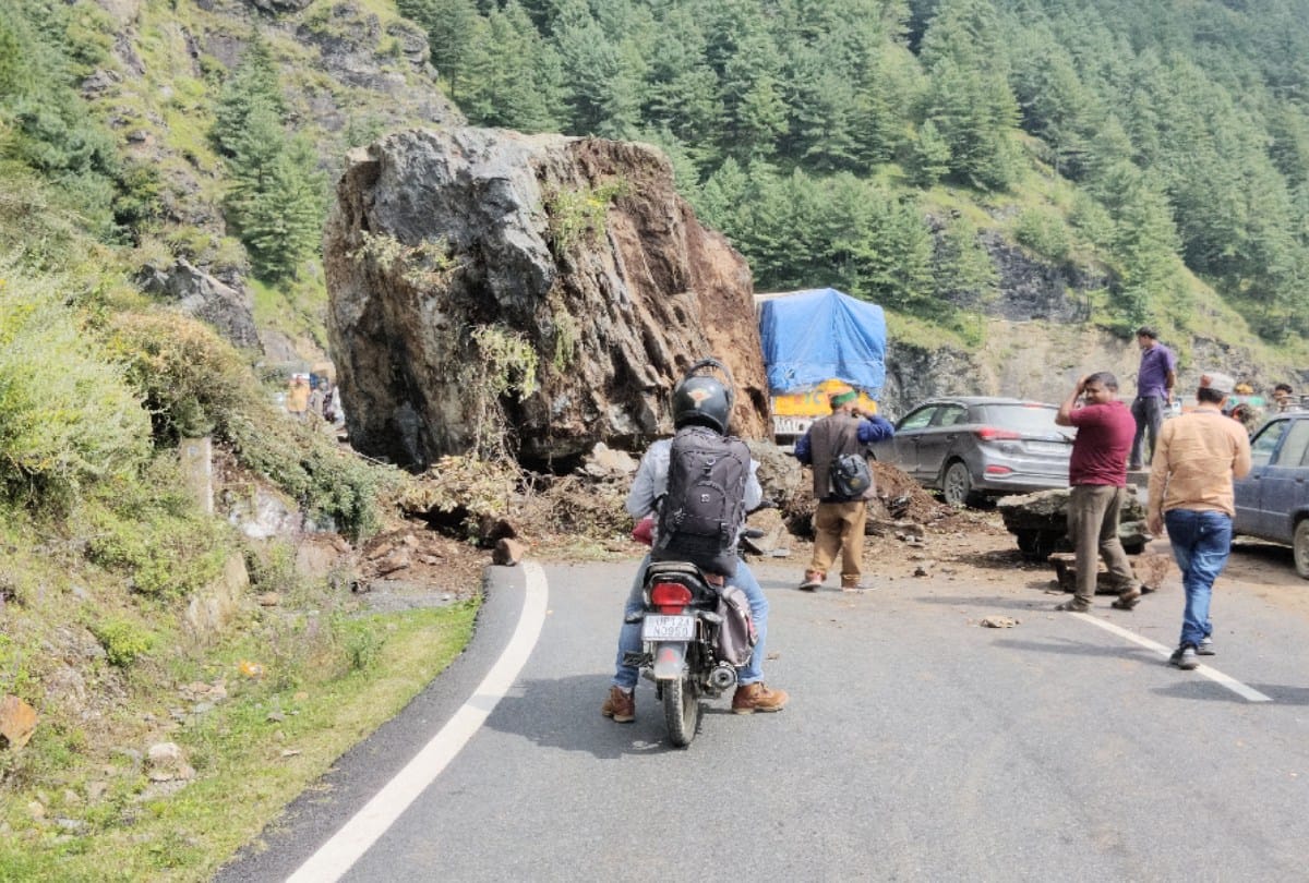 National Highway stalled for hours due to boulders fall in matiyana theog, commuters faced trouble