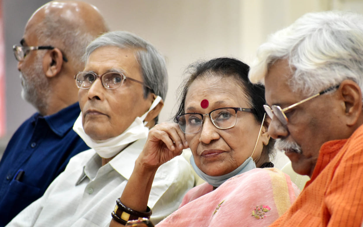 Fiction writers Mamta Kalia and Neelakshi Singh got 'Prof. OP Malviya and Bharati Devi Memorial Award