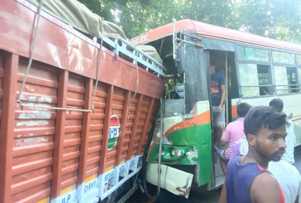 Horrific road accident in Farrukhabad: Roadways bus and DCM collide, one dead and many injured