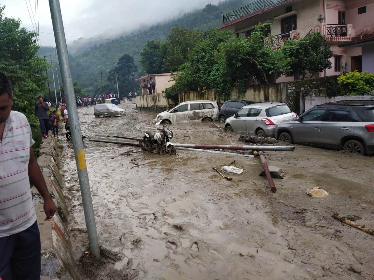 cloud burst in chamoli uttarakhand, many hut collapse, watch photos
