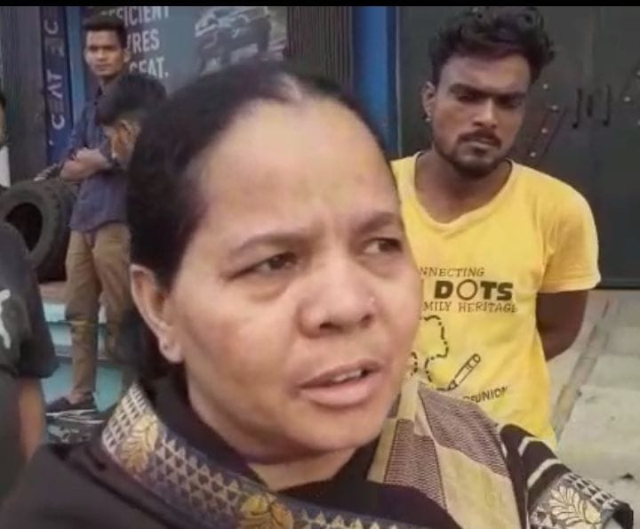 Car riders scoffed at the lady