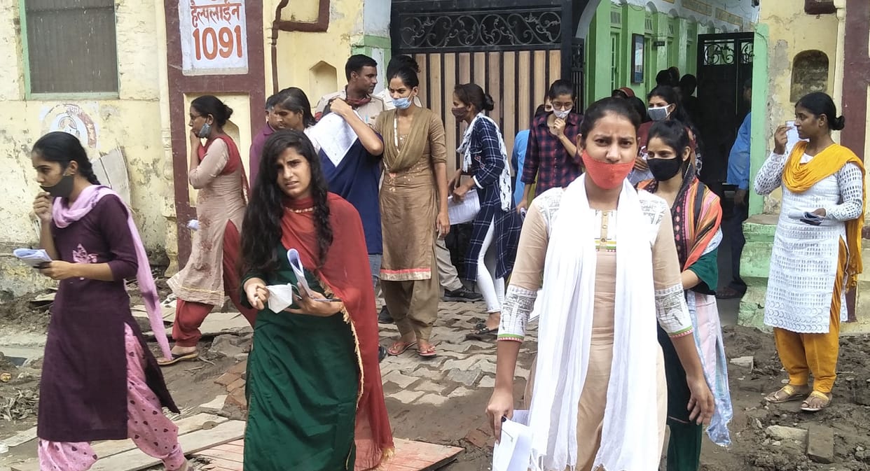 Women constable recruitment examination was conducted peacefully, DC inspected the examination centers