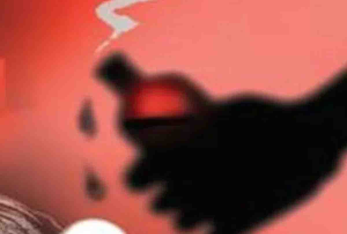 Jalaun: Inflammable substance thrown at girl selling toys