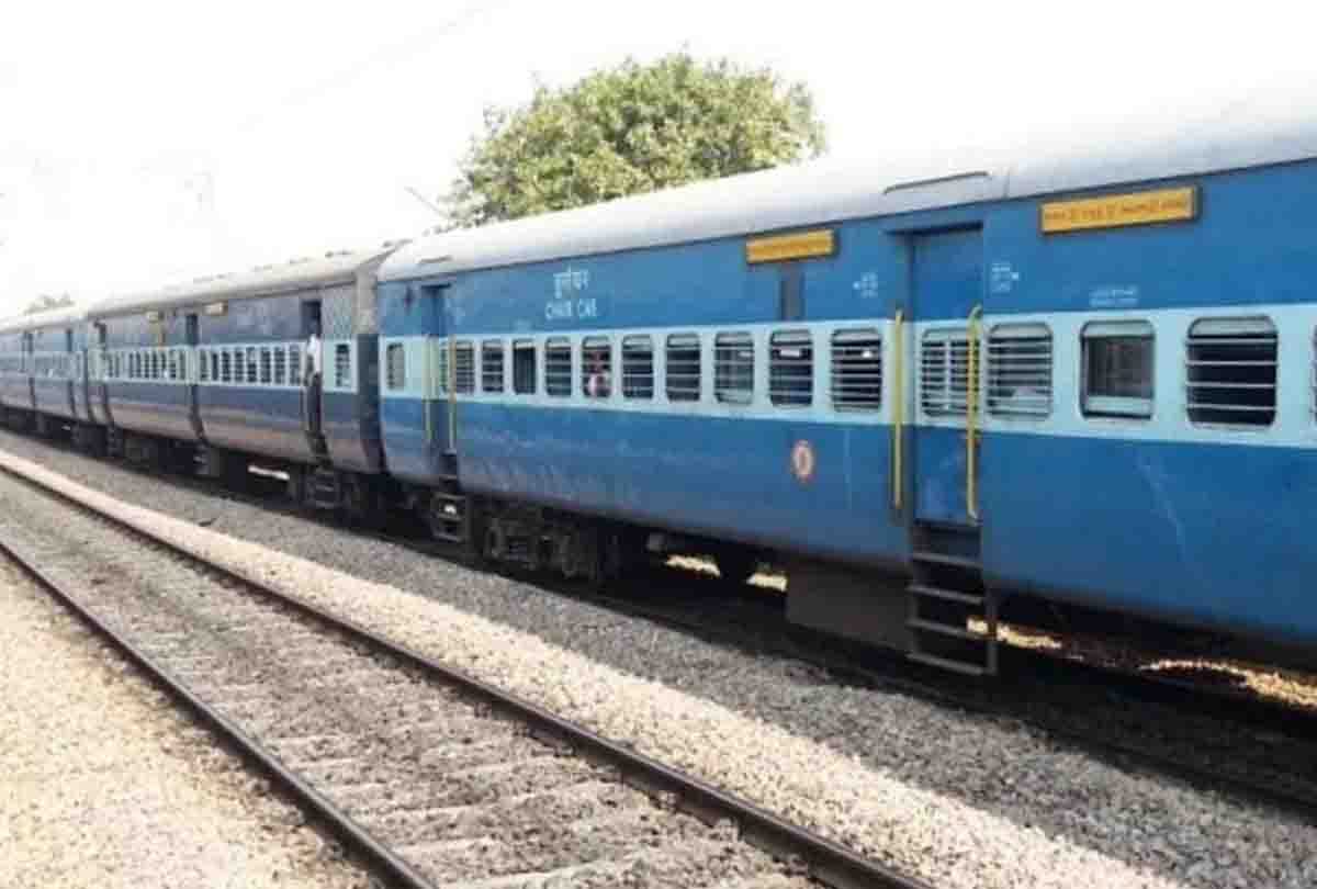 Etawah: Cattle collided with Vaishali Express