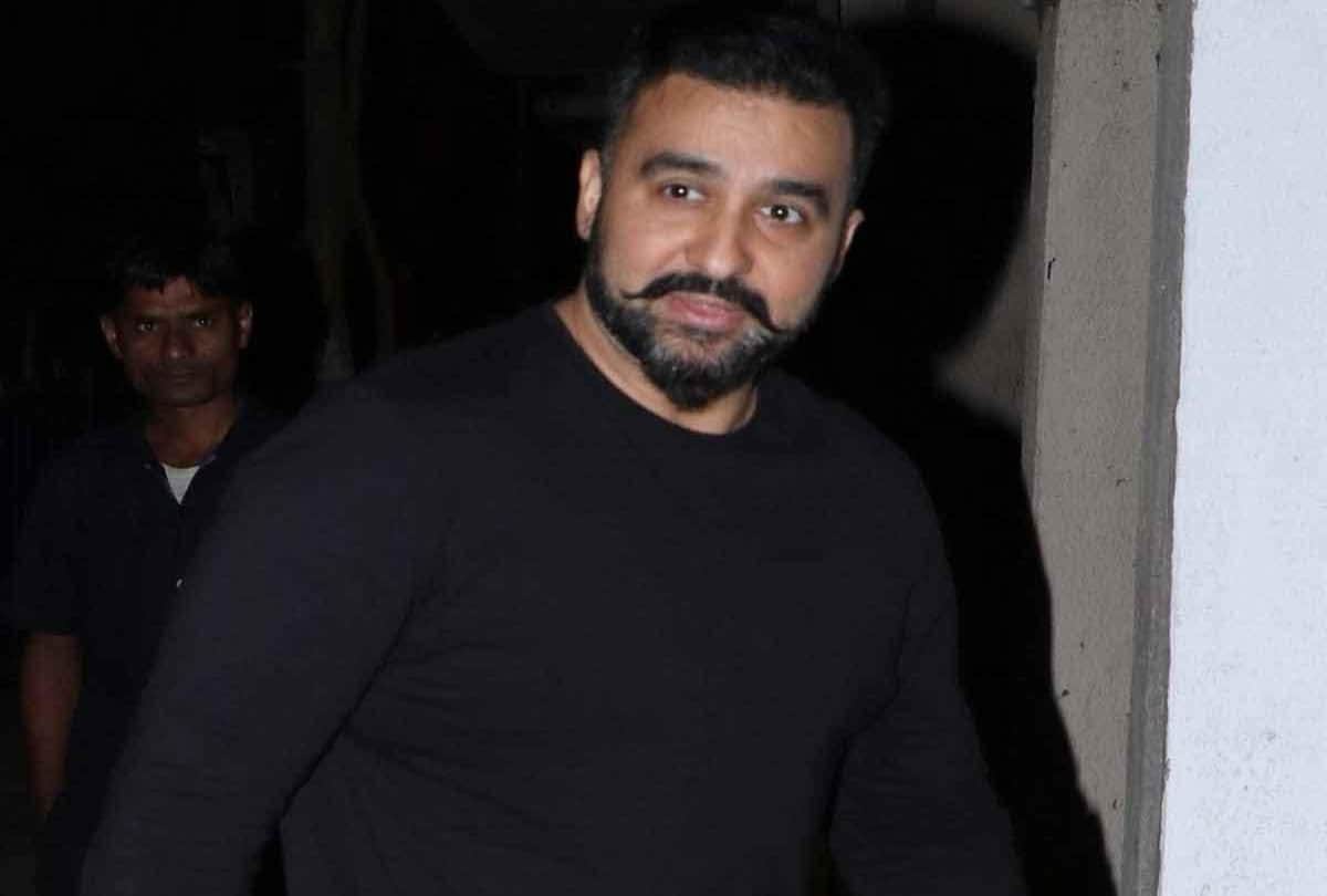 Social media: Raj Kundra gets trolled for hiding his face with a jacket netizens said ye to muh dikhane layak nahi raha