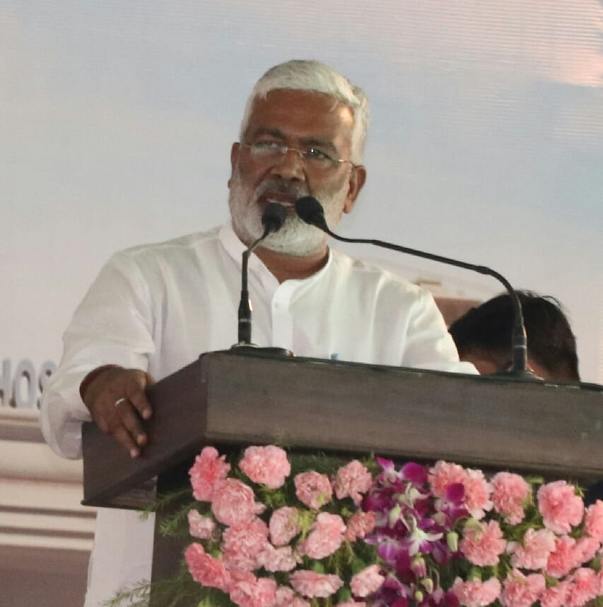 One who molests daughters will die: Swatantradev Singh