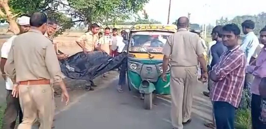 Hathras: Dead body of youth found hanging from tree, sensation