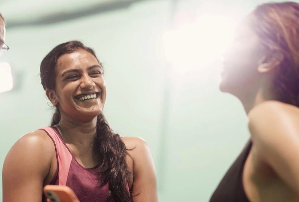 deepika padukone played badminton with olympic medal winner pv sindhu says Burning calories