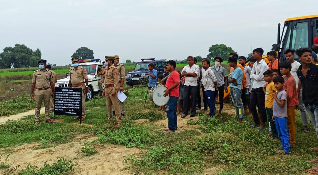 Aligarh: Liquor mafia Ram Niwas's property worth 20 lakhs seized