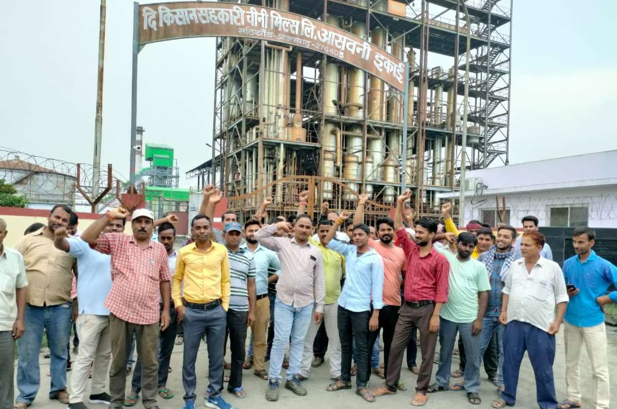 Sugar mill workers went on strike over payment of dues