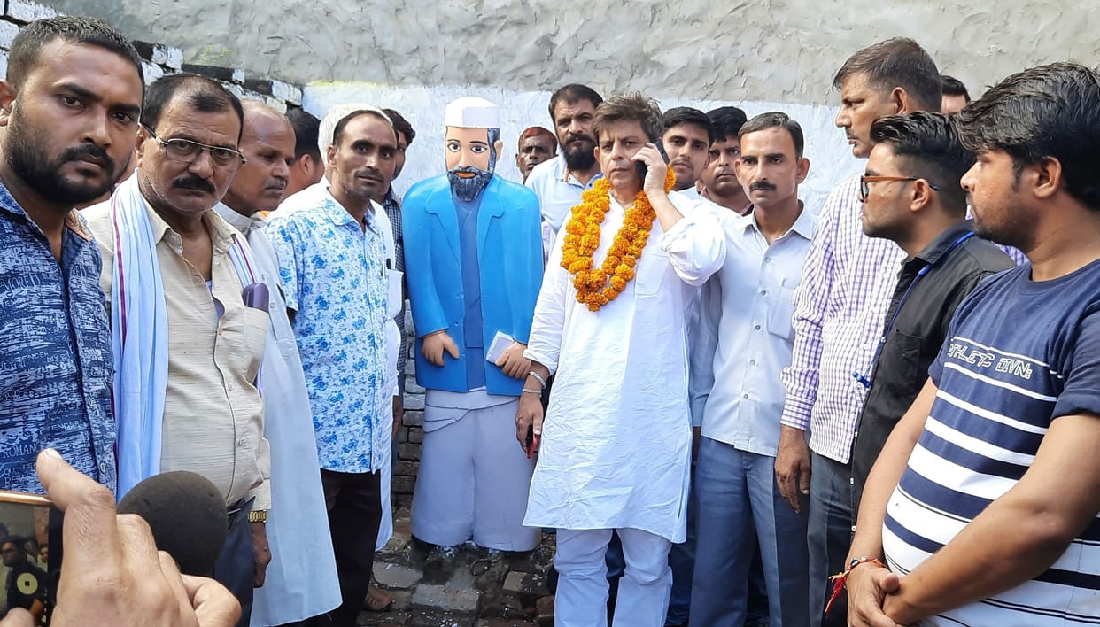 Hathras: There is no image of Raja Sahib in this statue.
