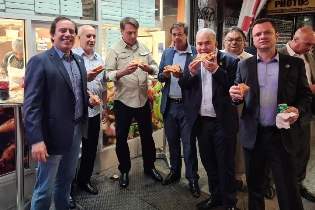 unvaccinated Brazil President Jair Bolsonaro forced to eat piza on New York sidewalk due to covid rules