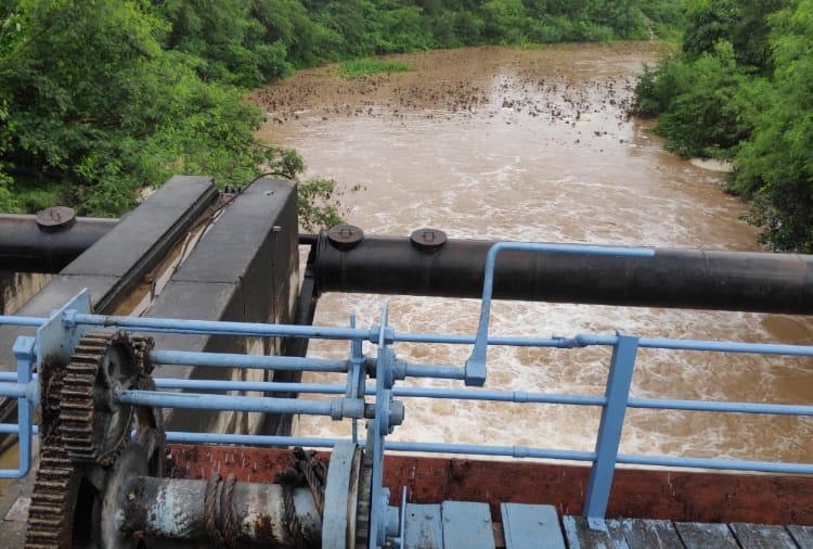 Chandigarh Administration Opened Flood Gates of Sukhna Lake after Water Level reached Danger Mark