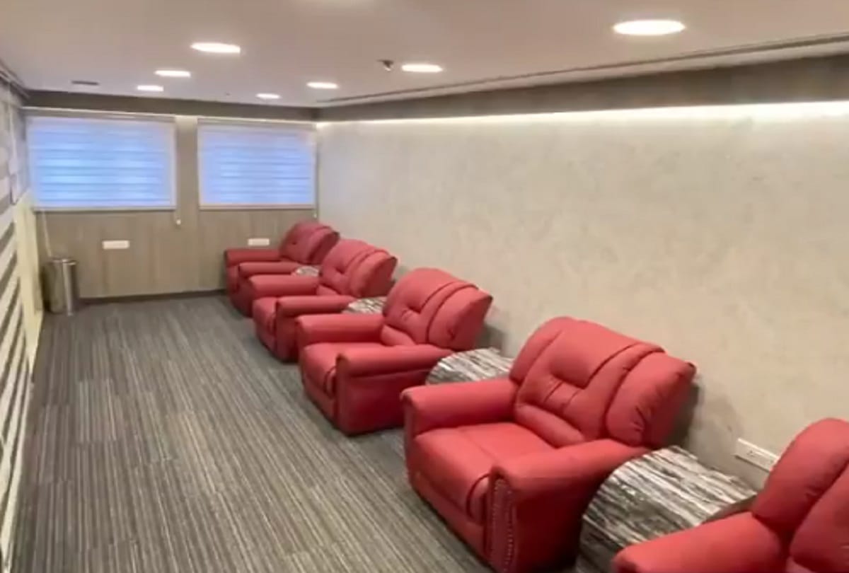 Executive Lounge at new delhi railway station by IRCTC