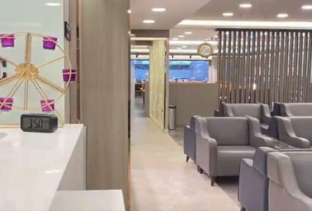 Executive Lounge at new delhi railway station by IRCTC