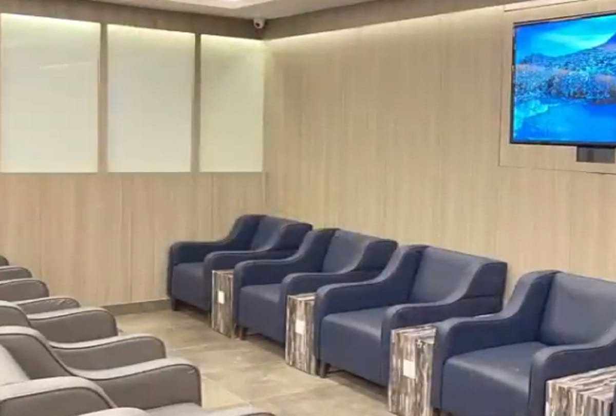 Executive Lounge at new delhi railway station by IRCTC