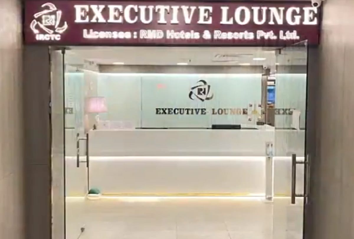 Executive Lounge at new delhi railway station by IRCTC