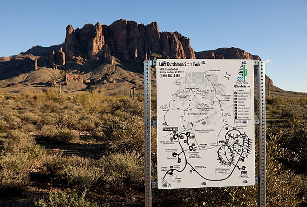 gold hidden between superstition mountains on arizona invite many to search for gold mines where no one could survive