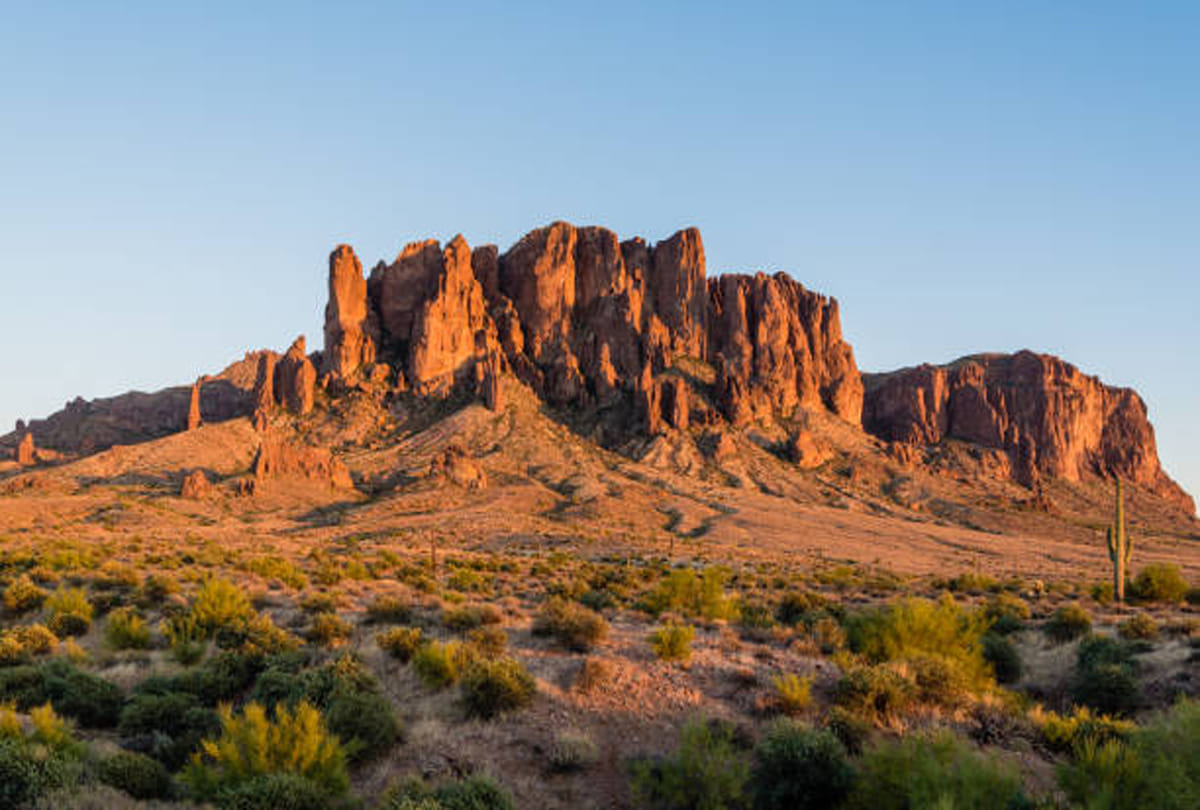 gold hidden between superstition mountains on arizona invite many to search for gold mines where no one could survive