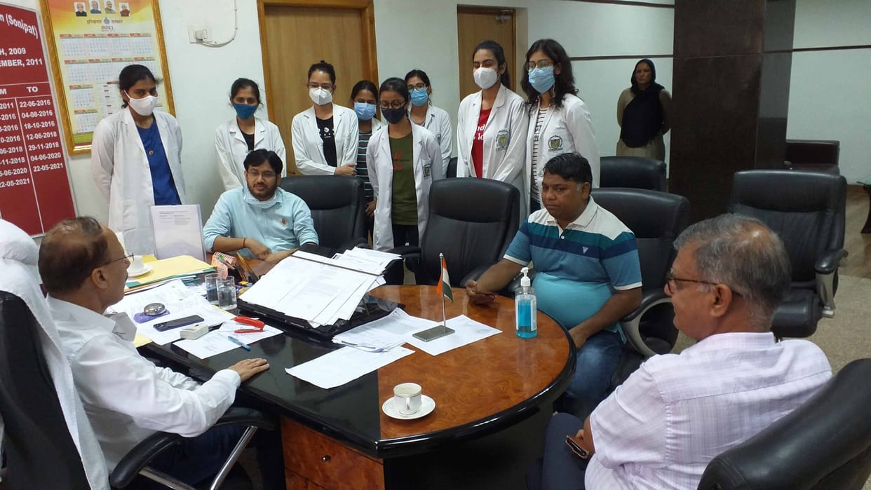The professor who abused, used obscene language in the class admitted to the mistake