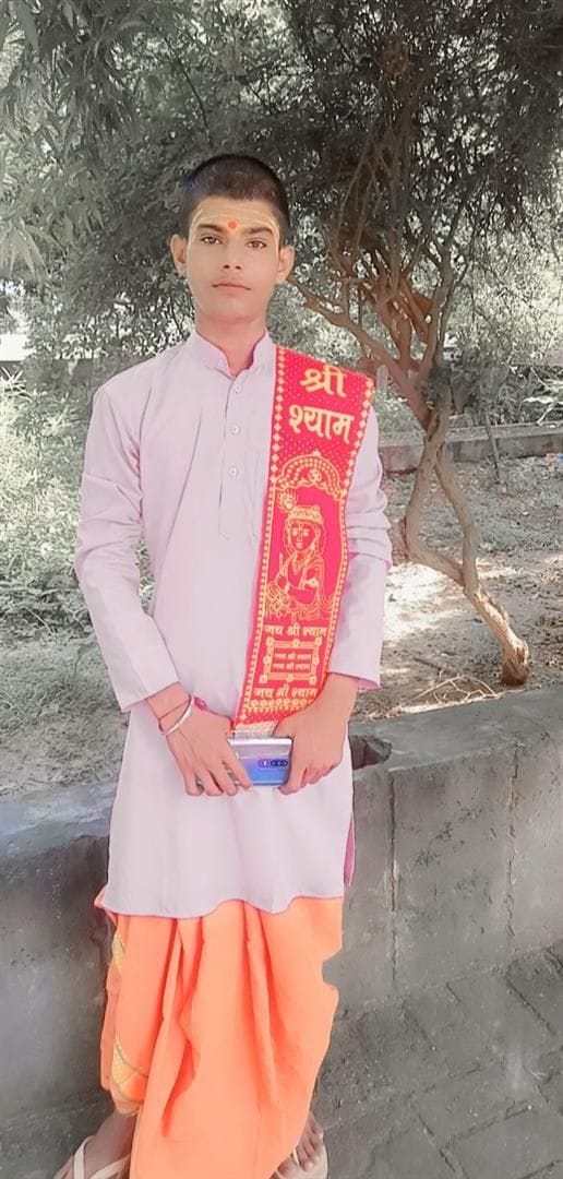Hathras: Dead body of Iglas youth found hanging from tree