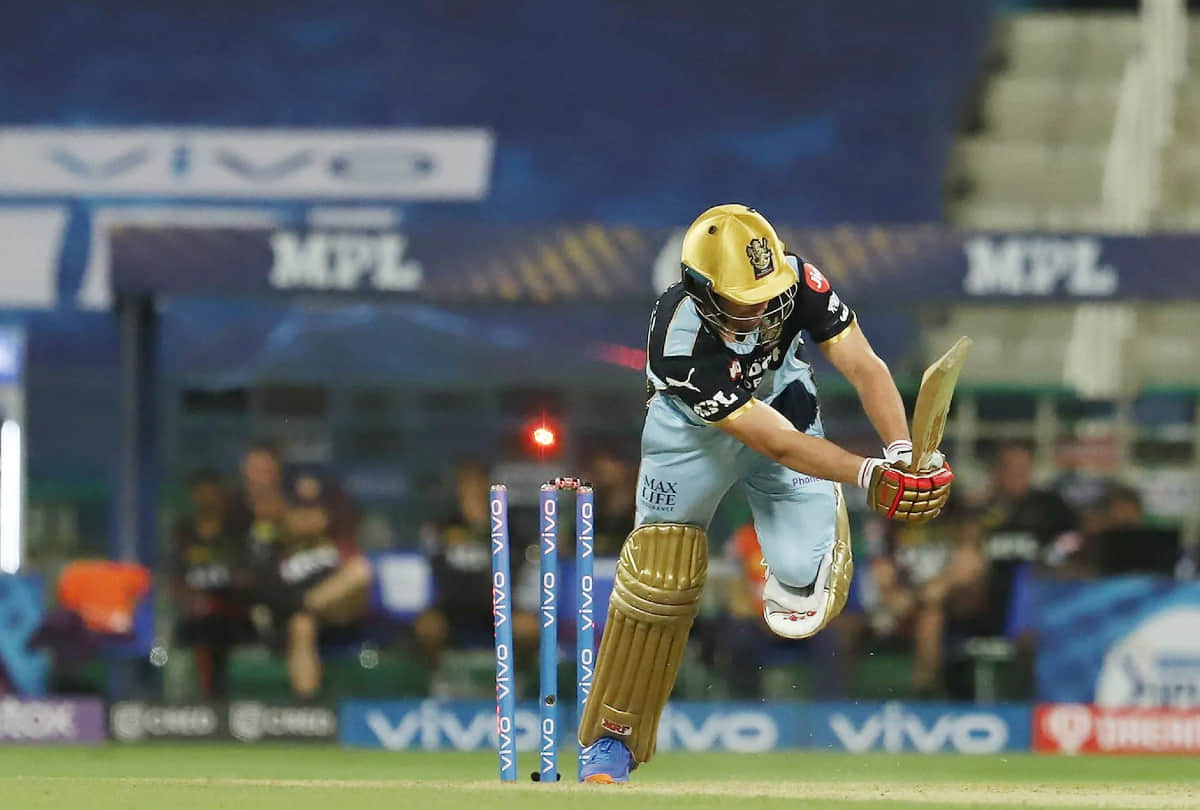 KKR vs RCB IPL 2021 Photos: Virat Kohli Brendon McCullum talk; Actor Sudeep Dhanashree in stadium