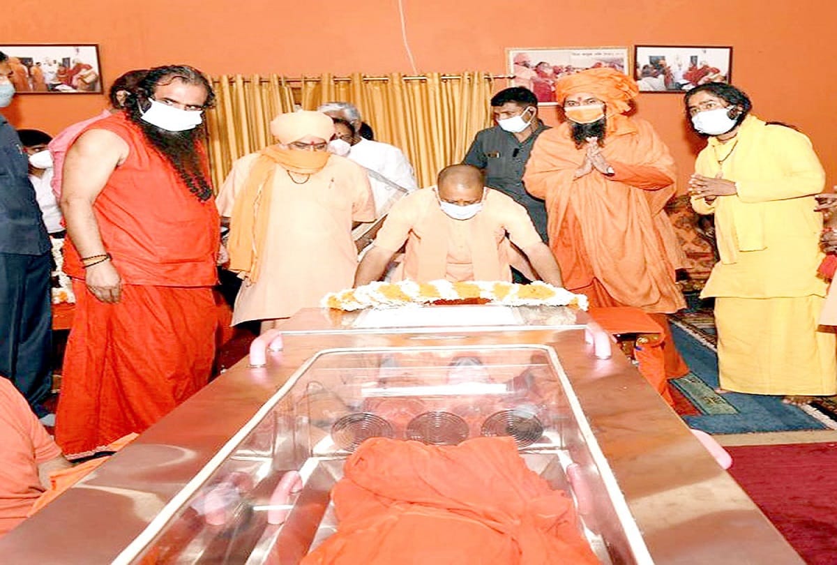Narendra Giri suicide case: CM Yogi orders high level investigation, agencies alert