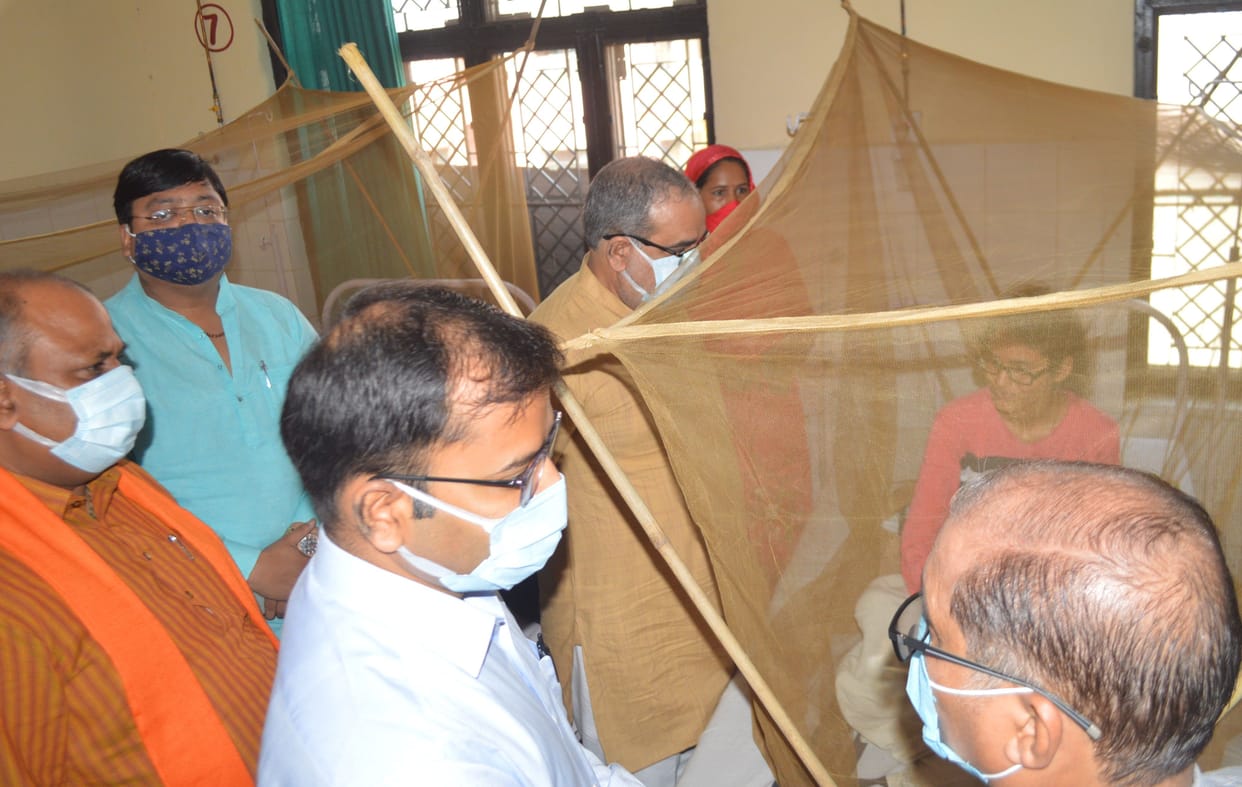 Hathras: In-charge minister inspected the district hospital, gave instructions