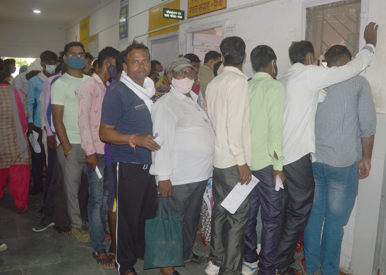 etawah news,Bed full in district hospital, preparing to admit patients in women's wing