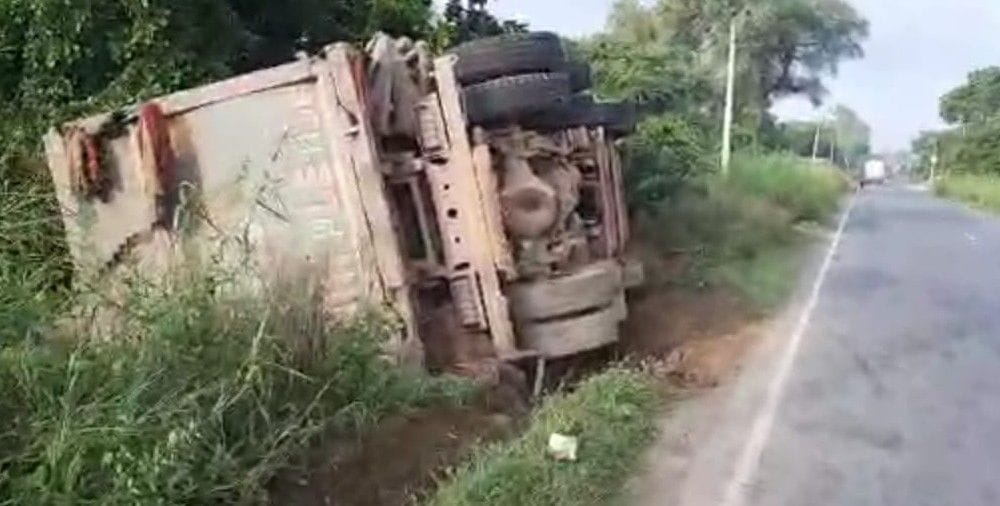 Hathras: Youth dies after being crushed by a dumper