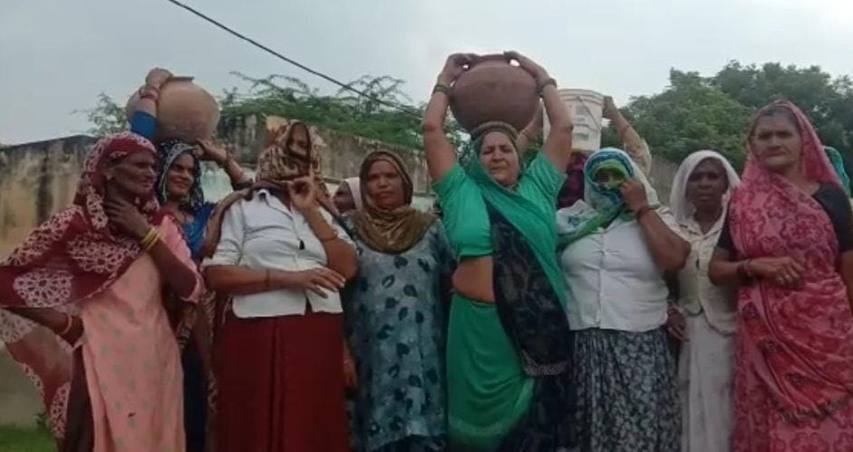 Troubled by drinking water supply, women jammed