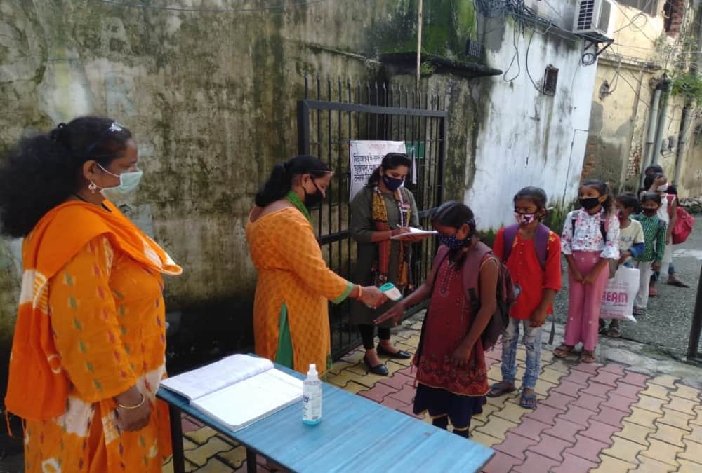Uttarakhand primary School Reopen News: Student Got Entry in schools with Covid Protocols Photo