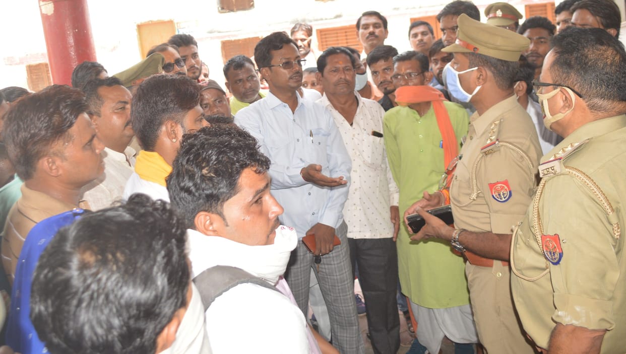 Hathras: surrounded Police station to arrest third accused of rape