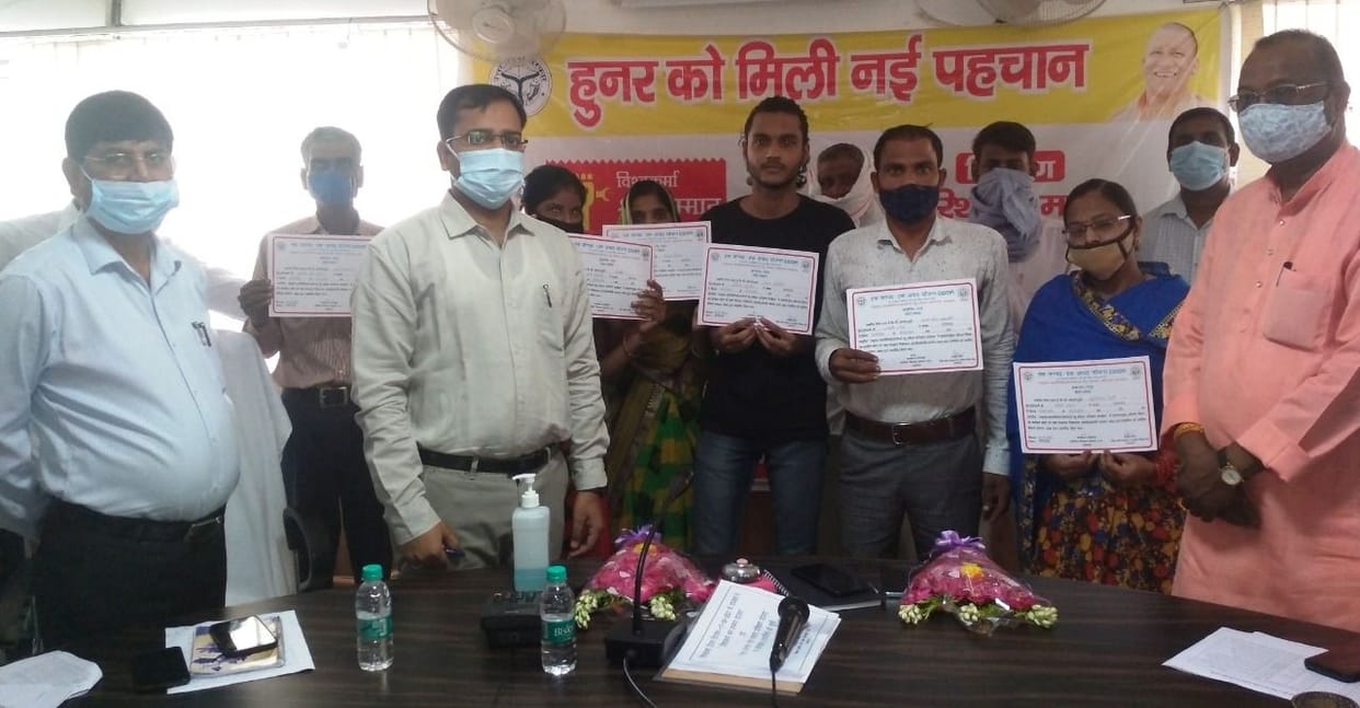 Hathras: Tool kit distributed to 135 beneficiaries