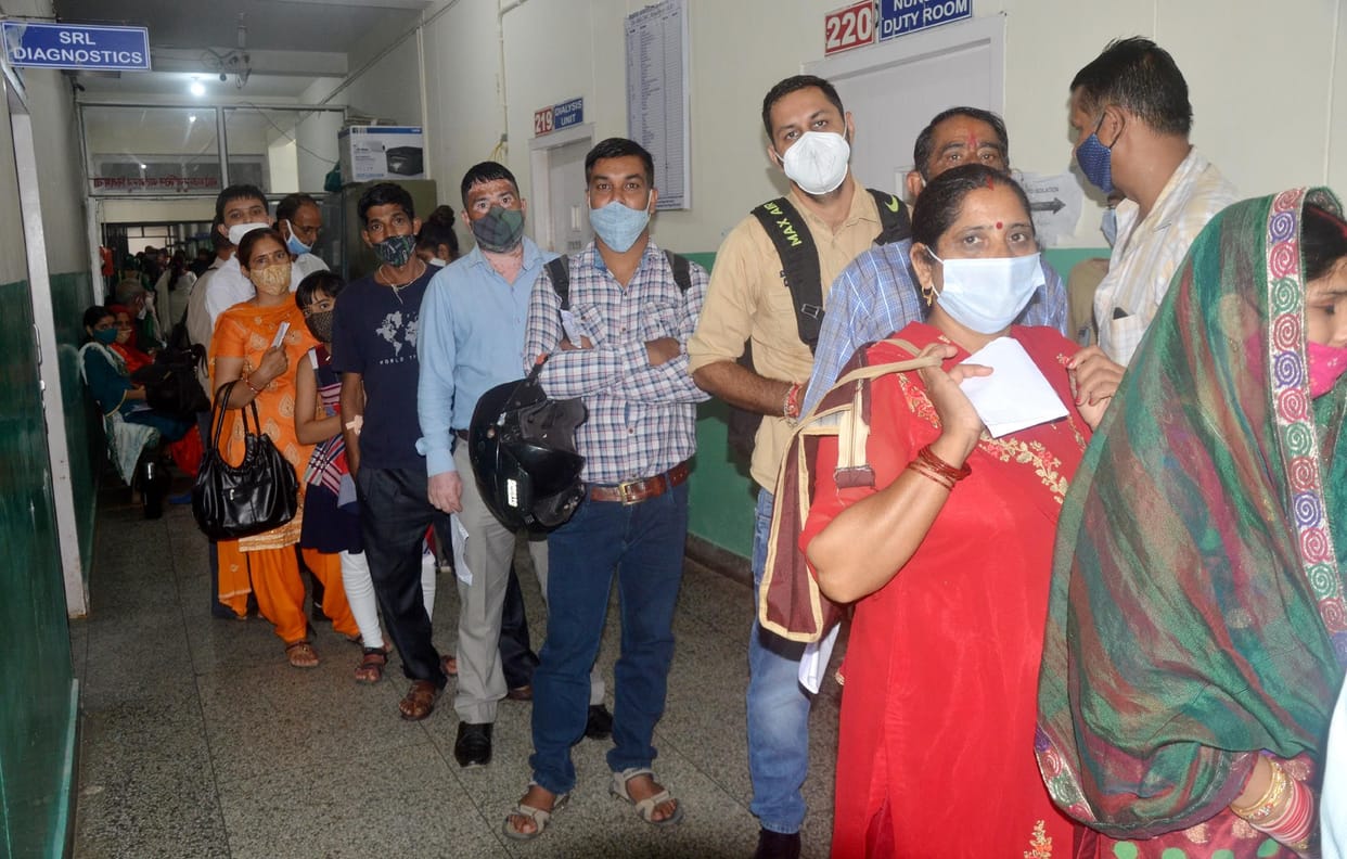 People suffering from heat due to lack of fans outside the wards and labs