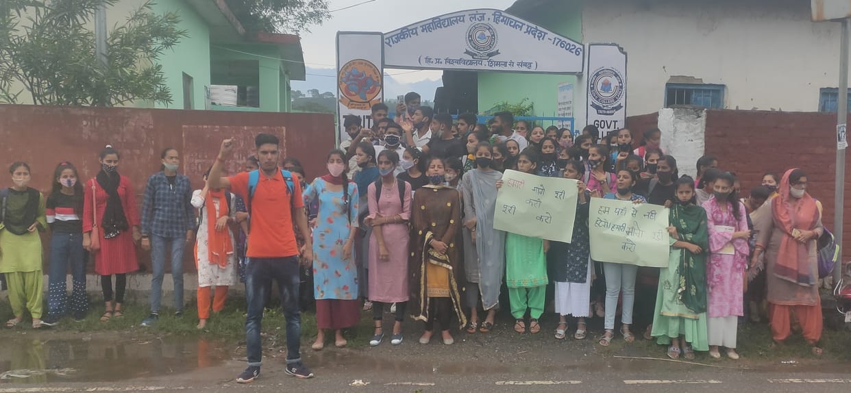 Students of Lunj College boycotted classes