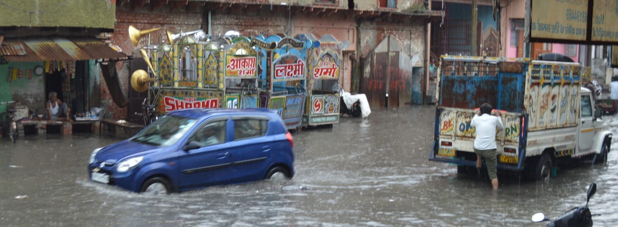 Hathras: Water logging in the city due to rain, power supply stalled