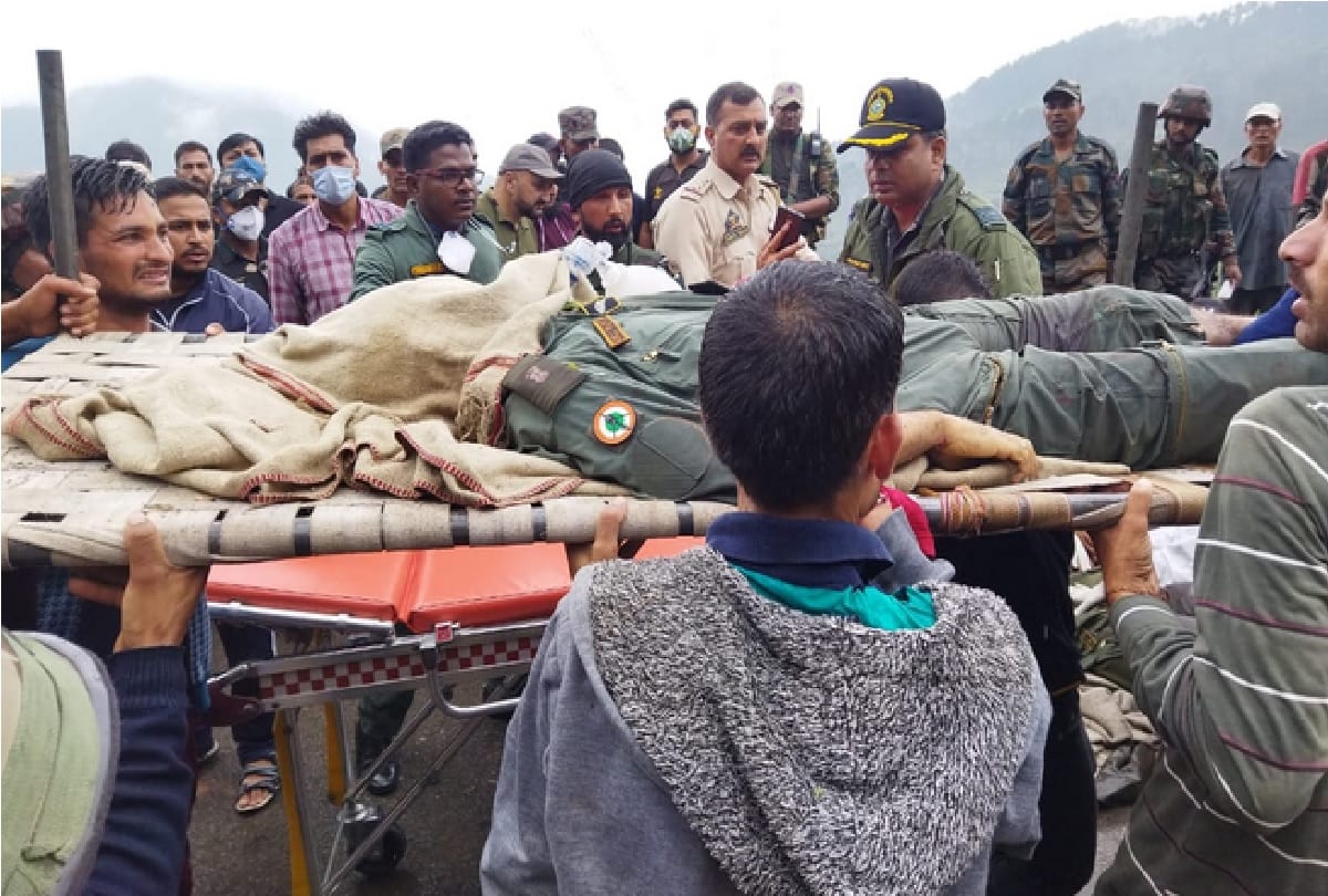 Jammu and Kashmir: Army helicopter crashes, how villagers carried injured pilots on shoulders to hospital, see photos...
