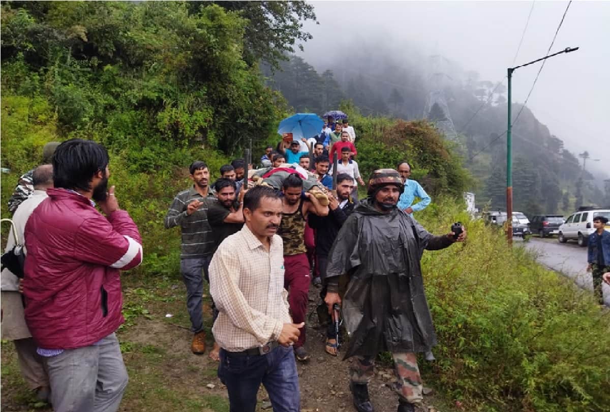 Jammu and Kashmir: Army helicopter crashes, how villagers carried injured pilots on shoulders to hospital, see photos...