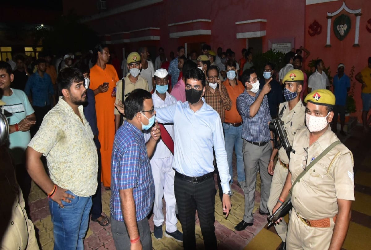 mahant narendra giri maharaj death case news update mahant narendra giri suicide case big revealing Narendra Giri did not sleep in the room where the dead body was found