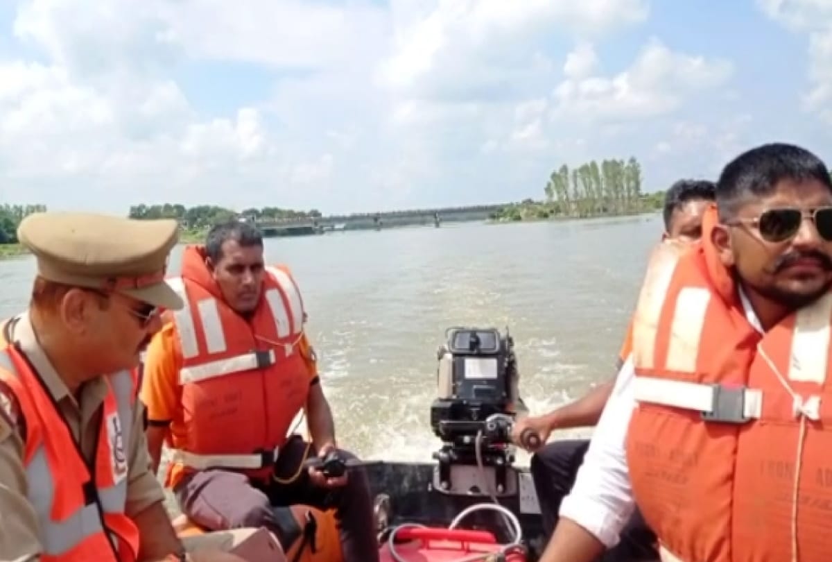 NDRF continues search a girl even on second day at sant kabir nagar