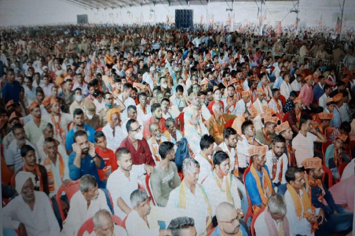 Bijnor News: CM Yogi Adityanath said in the public meeting that earlier rioters were respected, but now their property is confiscated