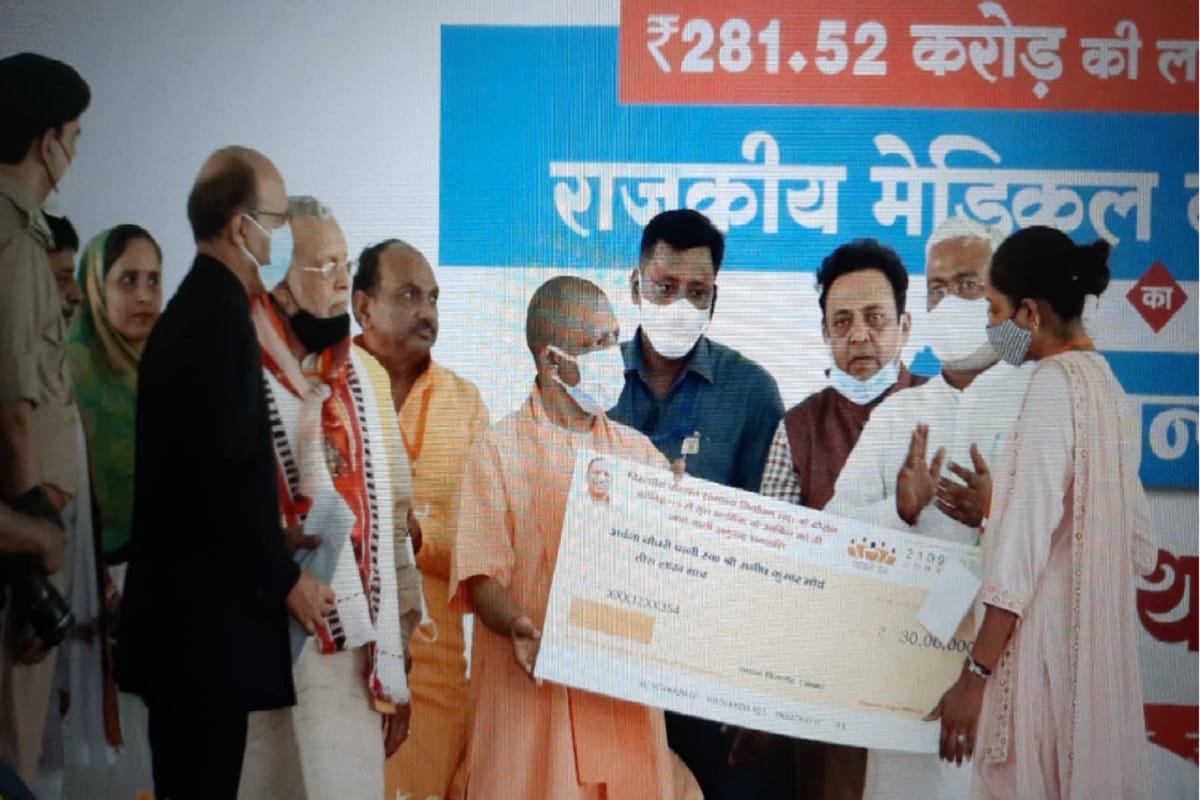 UP News: Chief Minister Yogi Adityanath tour in Bijnor and see photos of Jansabha