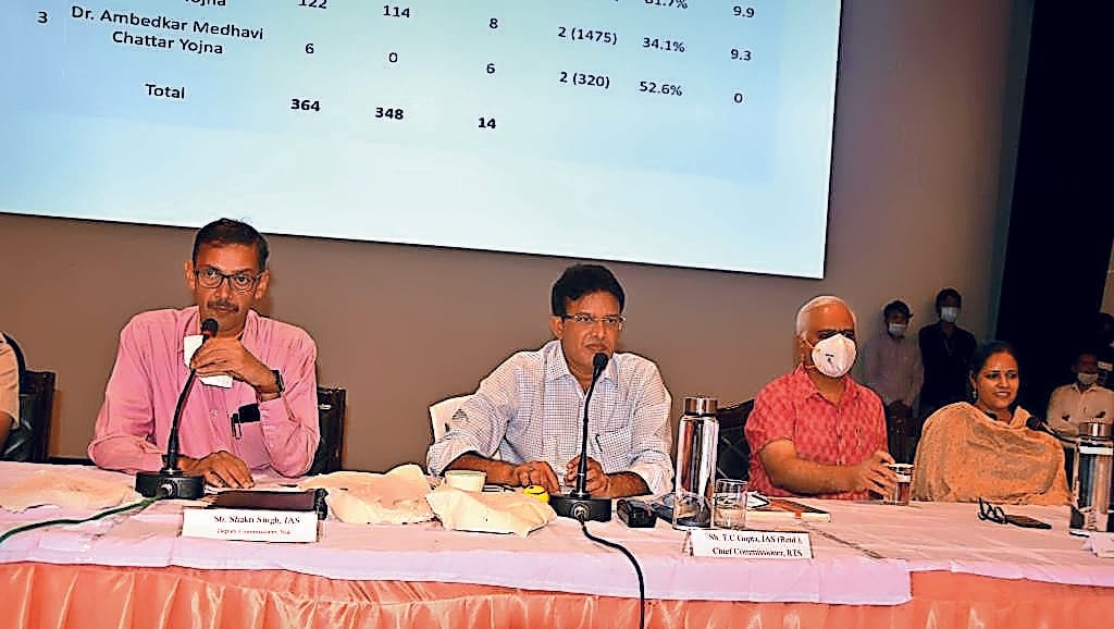Officials reprimanded for high number of pending applications