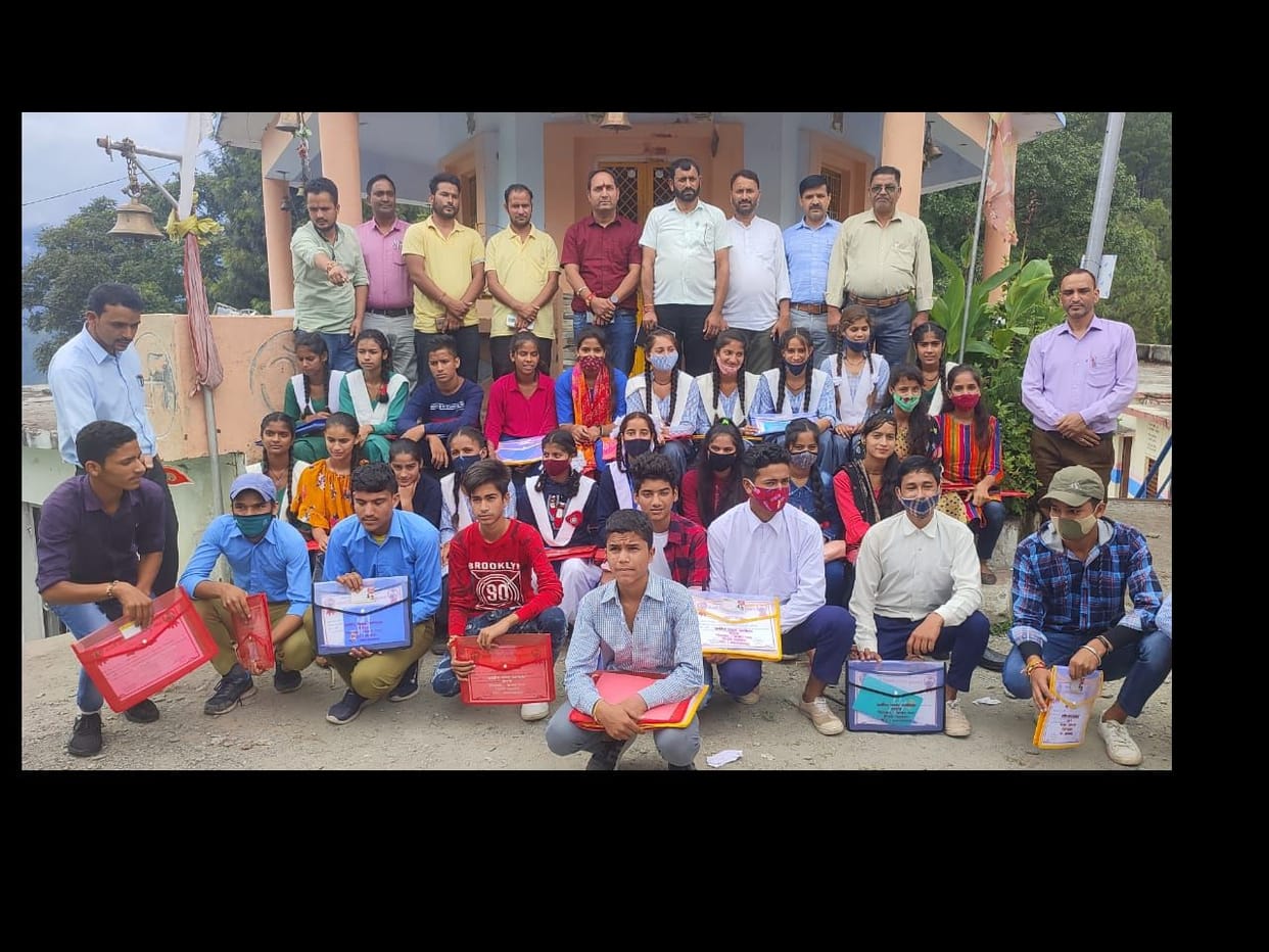 Meritorious students of high school and intermediate honored