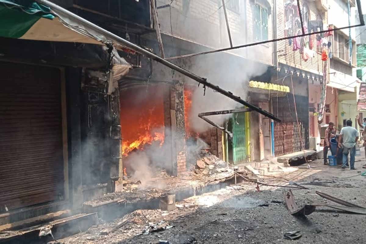 Etawah: A huge fire broke out in the warehouse