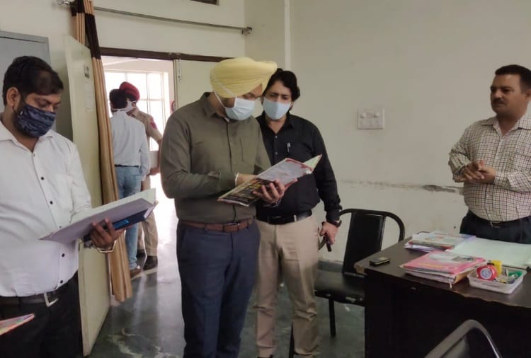 Inspection in Government Offices at Pathankot After Orders of Chief Minister Charanjit Channi